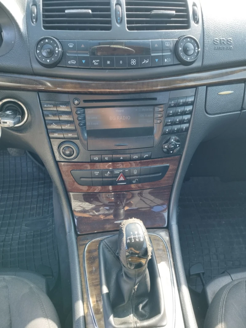 Mercedes-Benz E 220 CDI, снимка 8 - Автомобили и джипове - 47336108