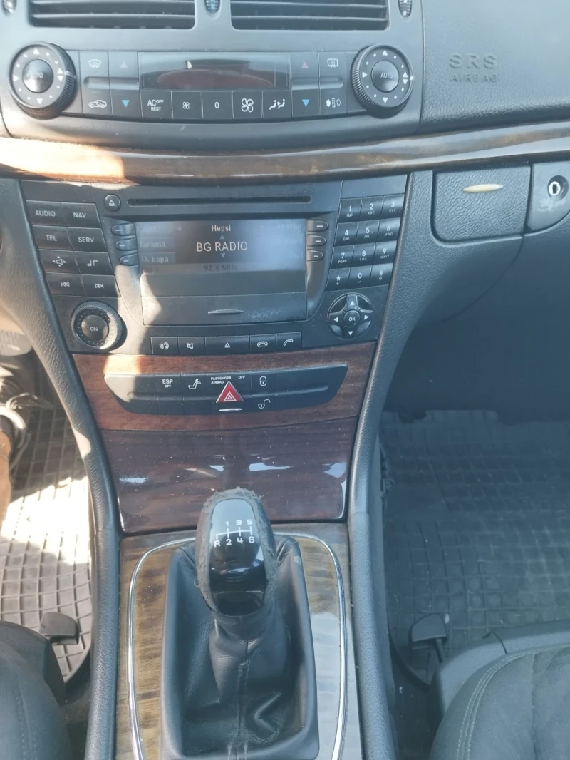 Mercedes-Benz E 220 CDI, снимка 12 - Автомобили и джипове - 47336108