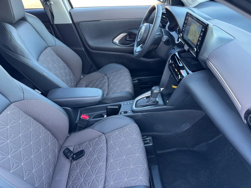 Toyota Yaris Cross 1.5 HYBRYD FULL MAX ГАРАНЦИЯ, снимка 15 - Автомобили и джипове - 48612849