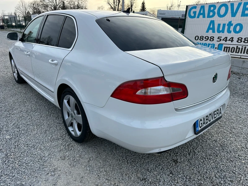 Skoda Superb Автоматик! Кожа! Подгрев! Климатроник!, снимка 4 - Автомобили и джипове - 49470578