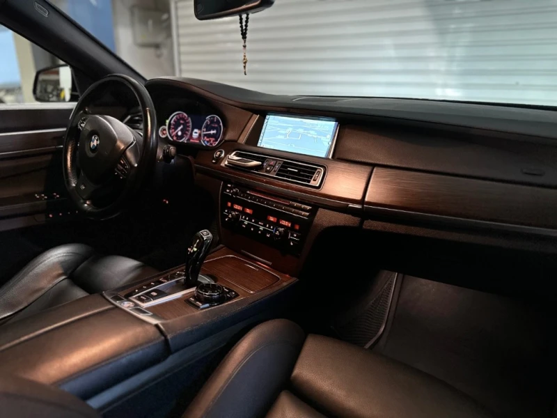 BMW 740 xDrive* M* Individual* Shadowline* 360* Adaptive* , снимка 12 - Автомобили и джипове - 52285095