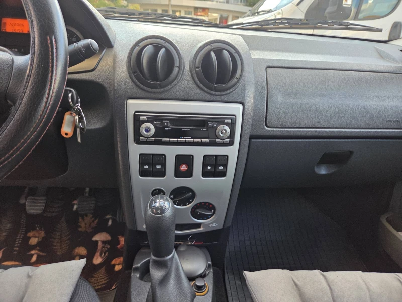 Dacia Logan, снимка 8 - Автомобили и джипове - 52110547