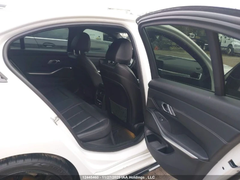 BMW 330 Xi* B48* M-Pack* Digital* 2ключа, снимка 10 - Автомобили и джипове - 52878507