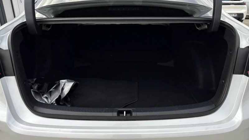 Toyota Corolla 1.8 HEV, снимка 16 - Автомобили и джипове - 53120440