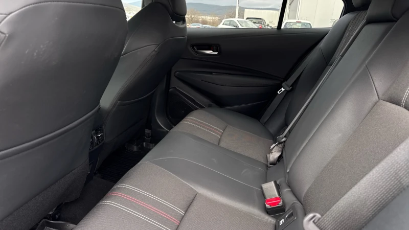 Toyota Corolla 1.8 HEV, снимка 12 - Автомобили и джипове - 53120440