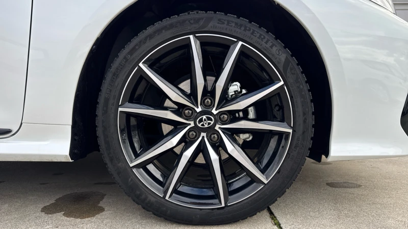 Toyota Corolla 1.8 HEV, снимка 14 - Автомобили и джипове - 53120440