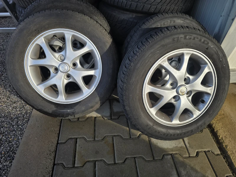 Toyota Yaris 1.4D4D 75кс 2 комплекта гуми с джанти ЕВРО 4, снимка 14 - Автомобили и джипове - 53593776