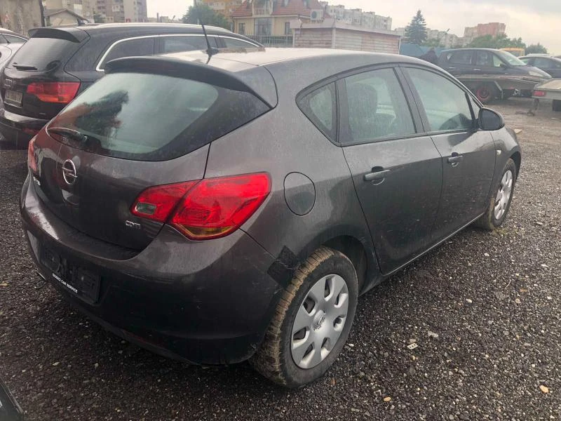 Opel Astra 2.0 CDTI 160 кс, снимка 4 - Автомобили и джипове - 47138134