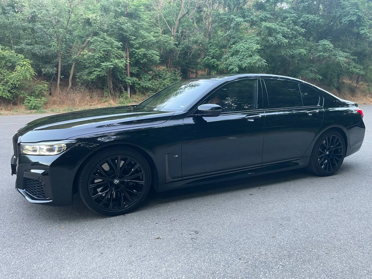 BMW 750  - изображение 5