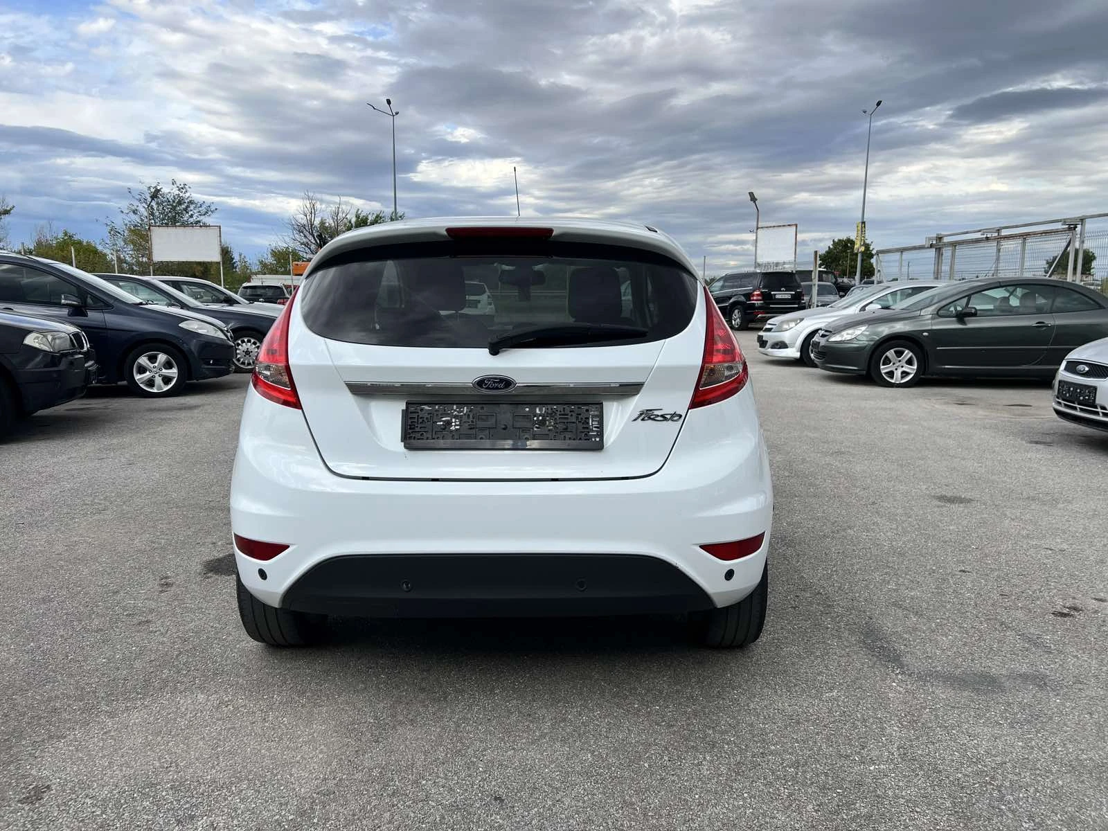 Ford Fiesta 1.4i КЛИМА - изображение 4