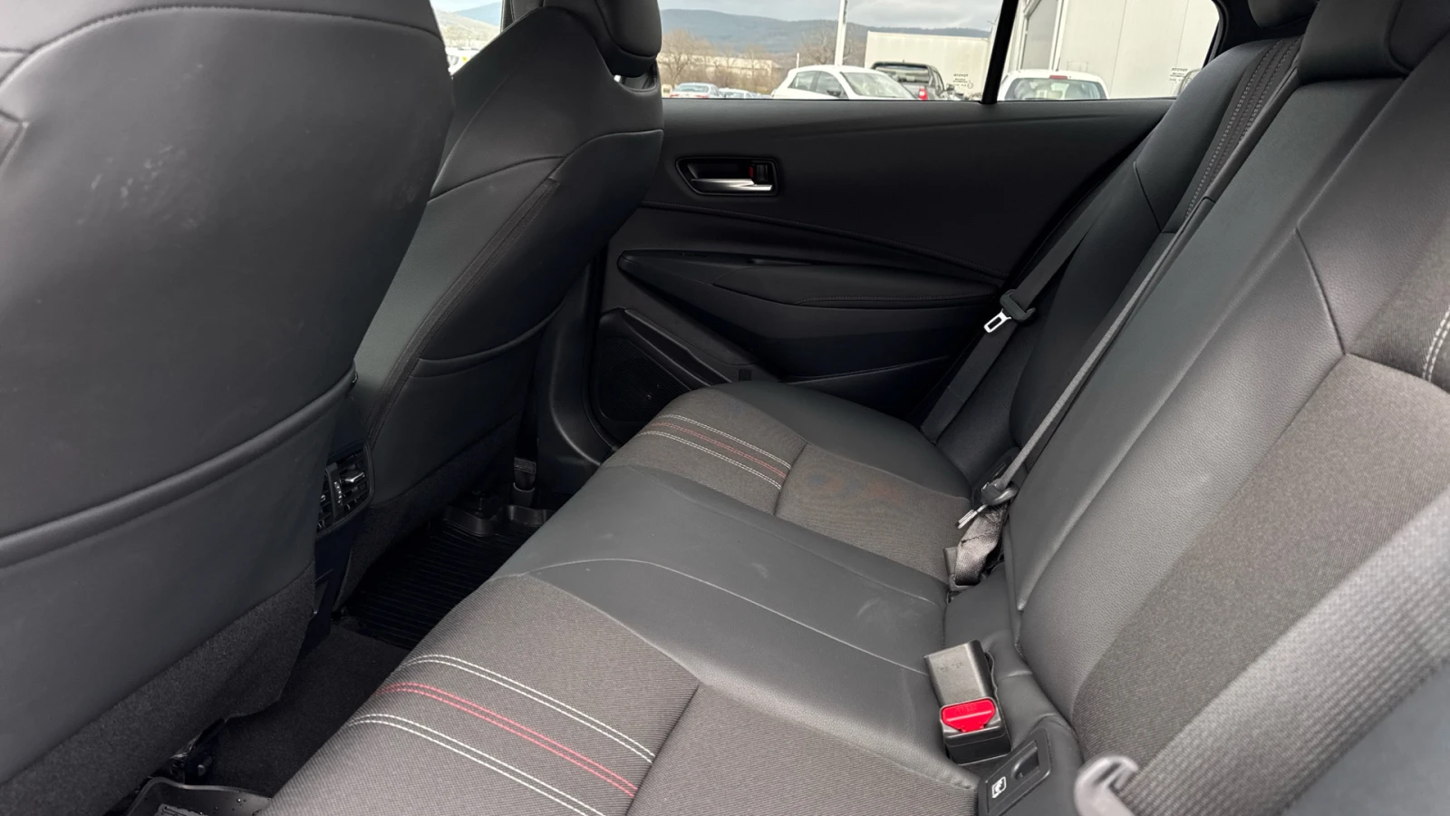 Toyota Corolla 1.8 HEV | Mobile.bg � ����������� 12