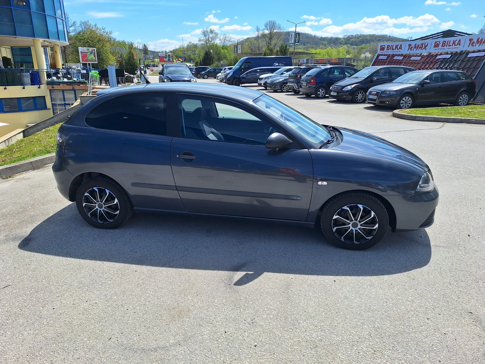 Seat Ibiza 1.2i, снимка 10 - Автомобили и джипове - 54347669