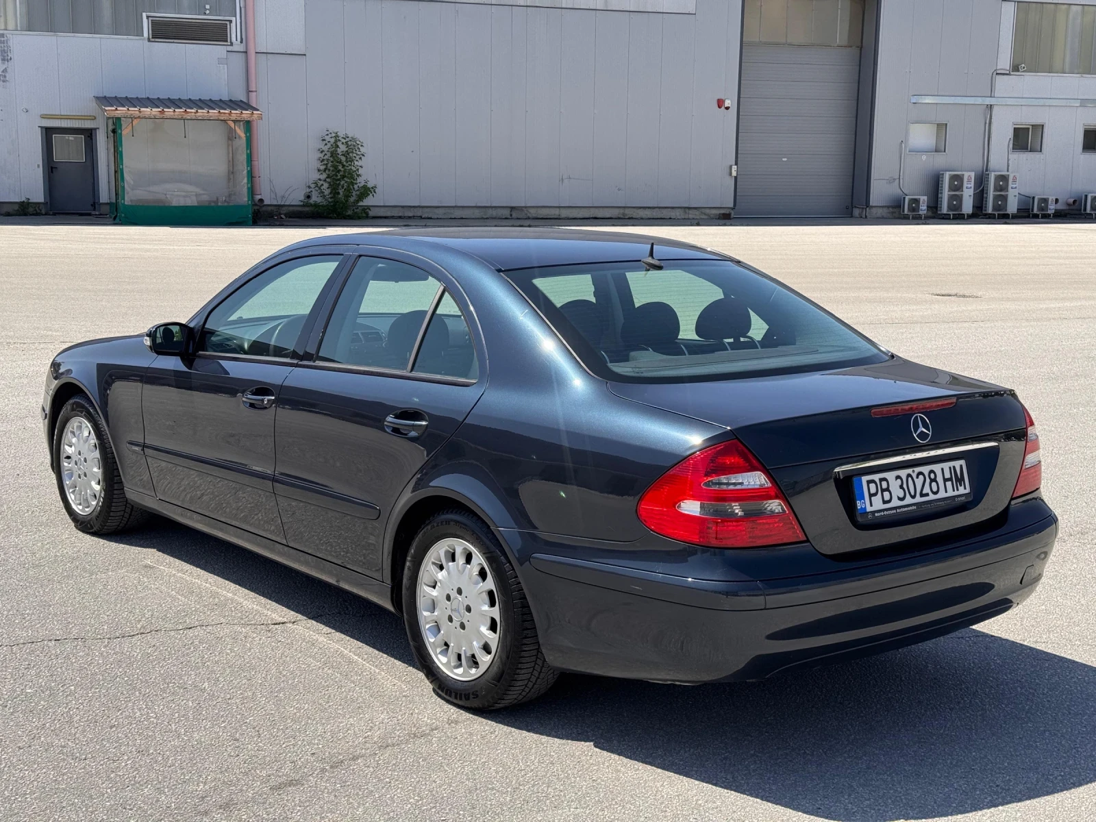Mercedes-Benz E 320, снимка 8 - Автомобили и джипове - 54397103