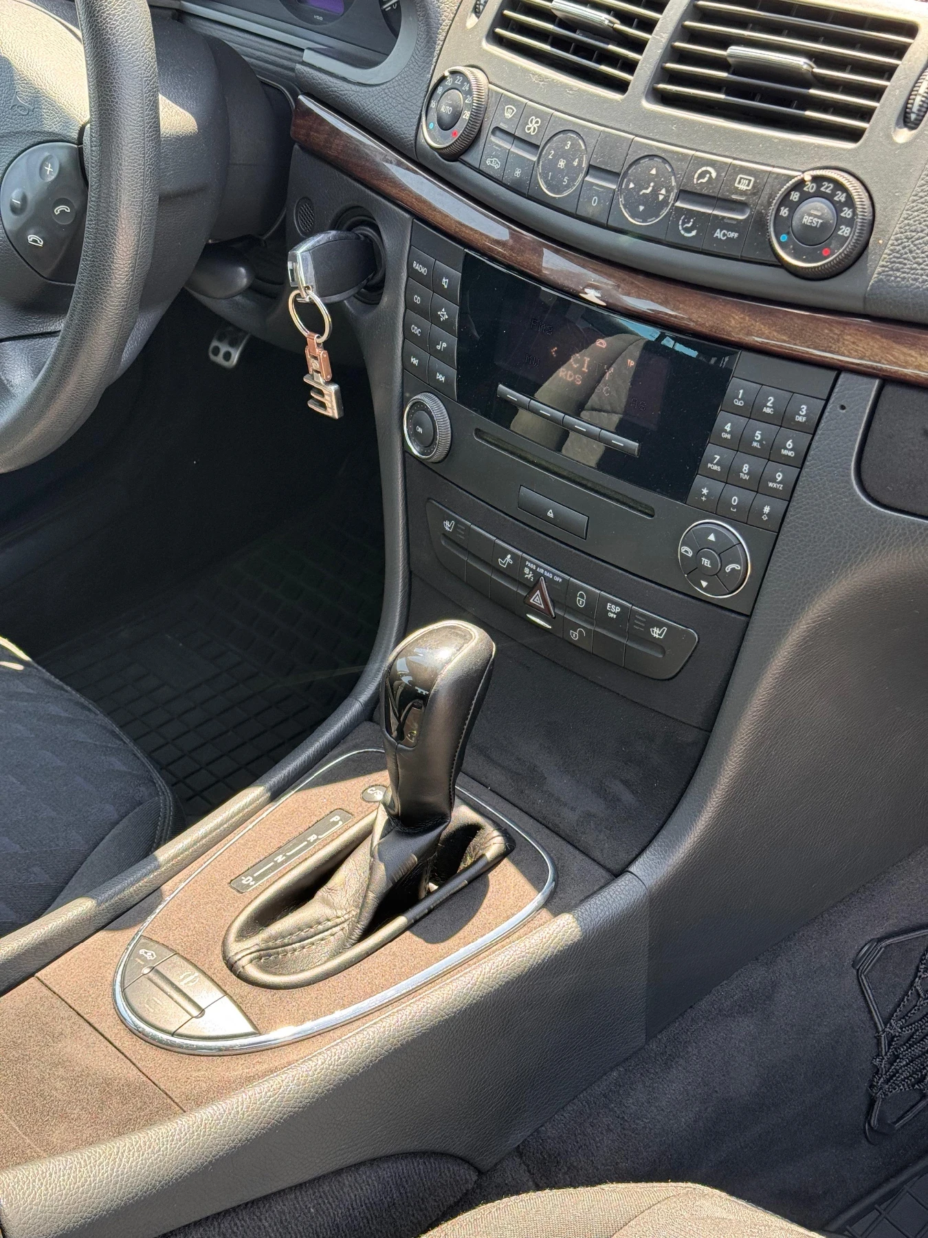 Mercedes-Benz E 320, снимка 14 - Автомобили и джипове - 54397103