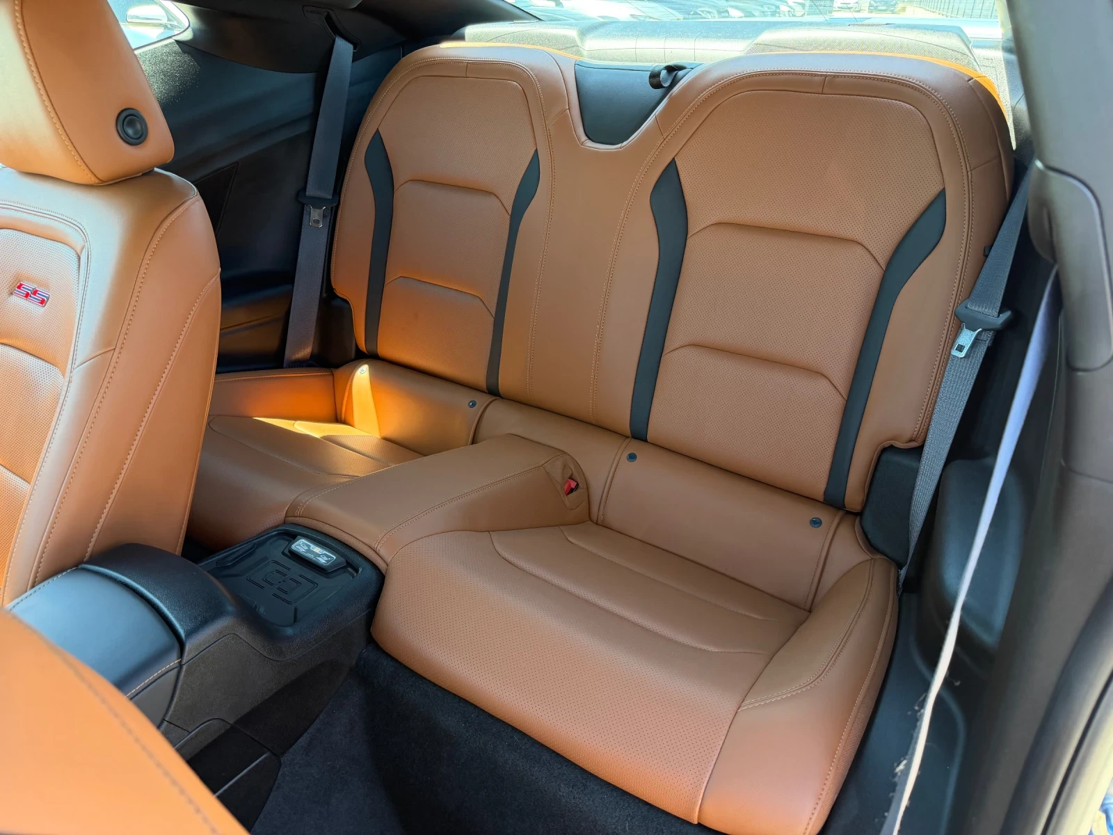 Chevrolet Camaro SS* 6.2L* Ръчка* 35000Км* , снимка 12 - Автомобили и джипове - 54966465