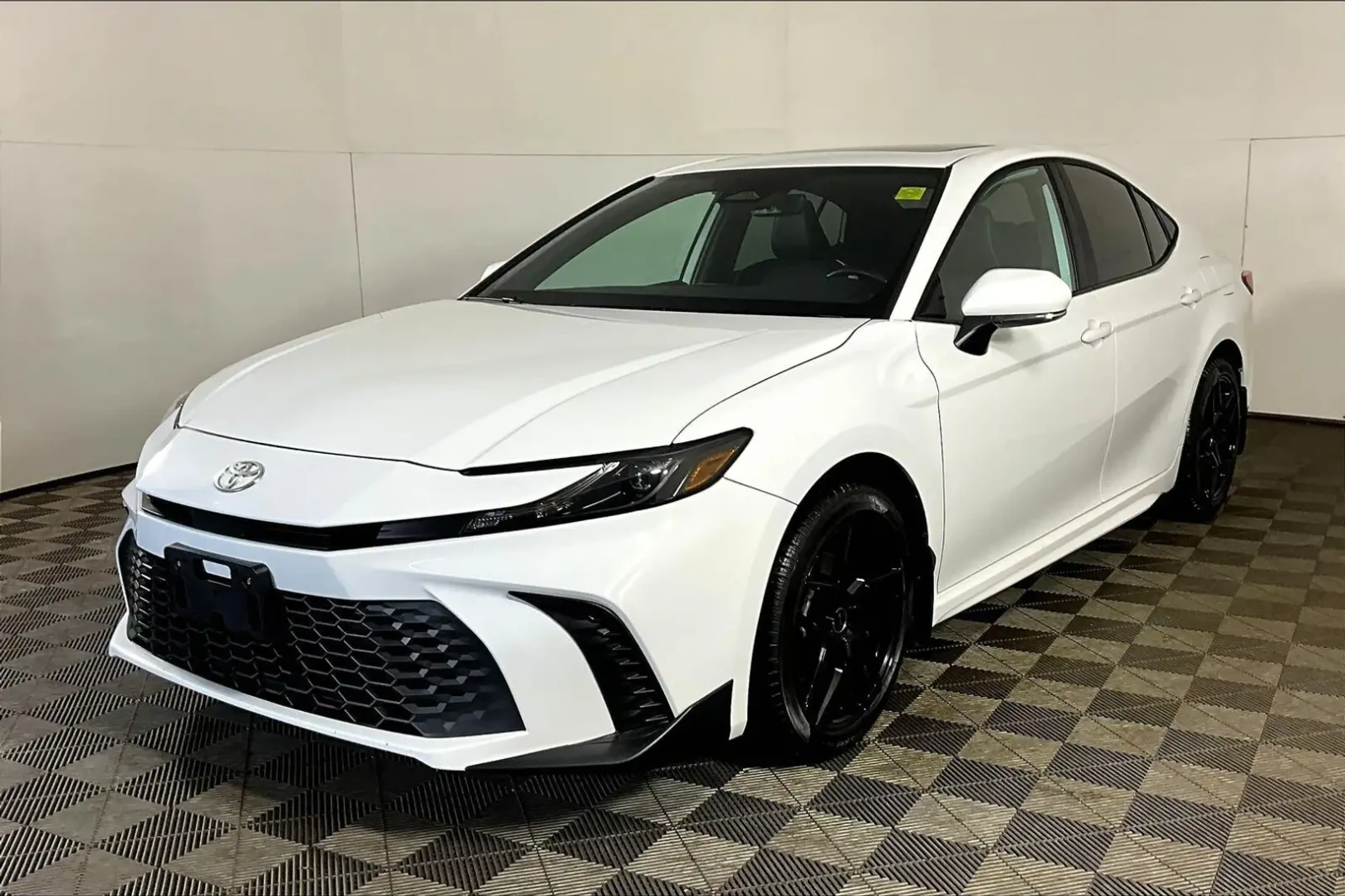 Toyota Camry Hybrid* AWD* Premium* PPF* Цена до БГ, снимка 3 - Автомобили и джипове - 55582166
