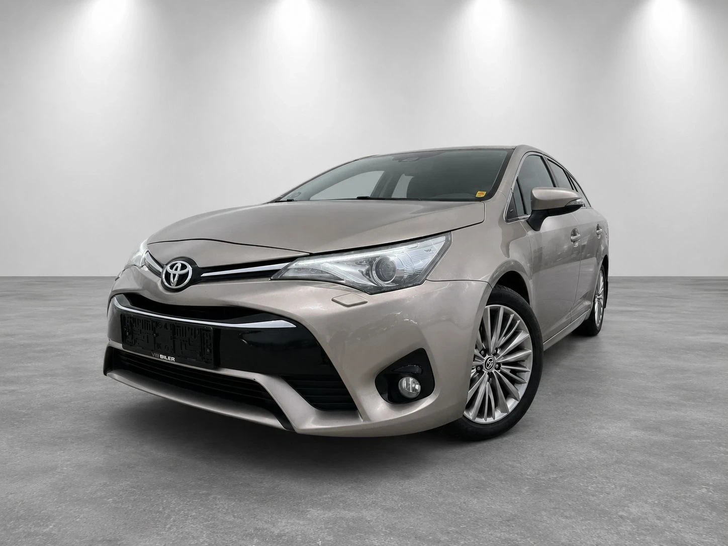 Toyota Avensis Сервизна История Камера Нави Keyless Go 