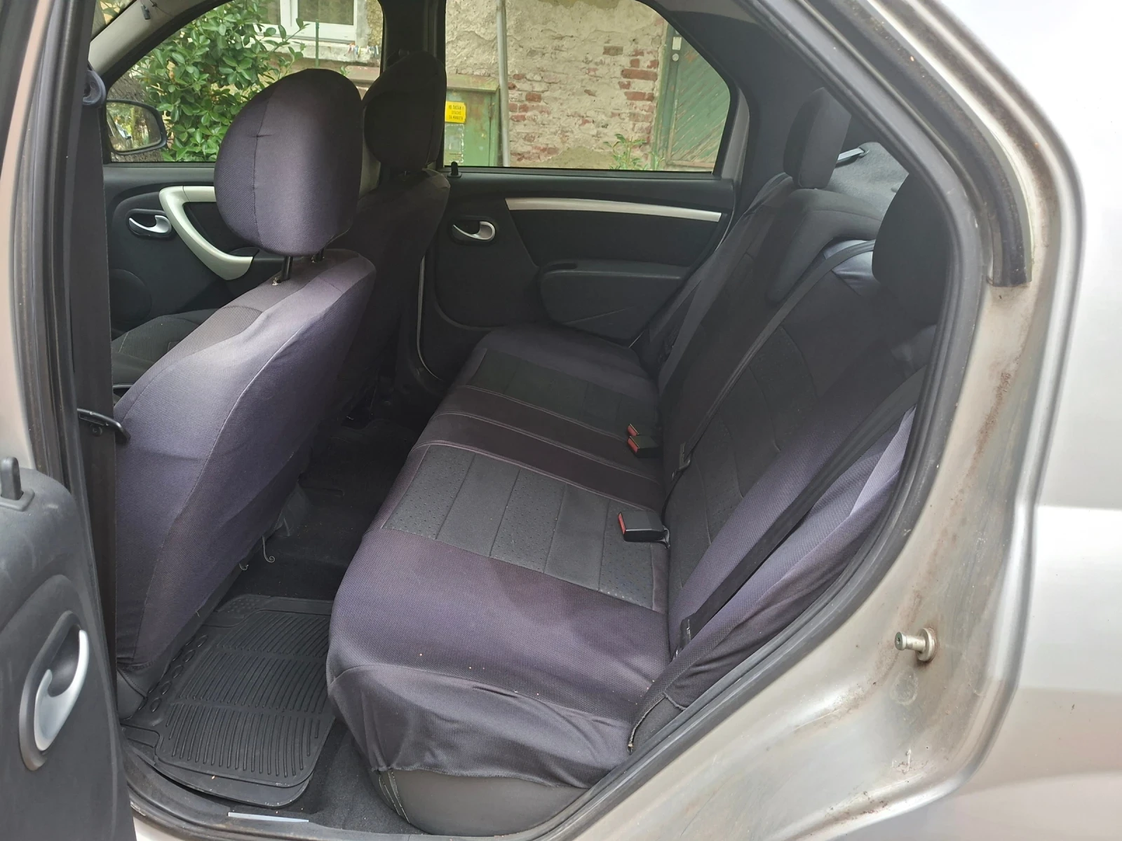 Dacia Logan, снимка 9 - Автомобили и джипове - 56655533