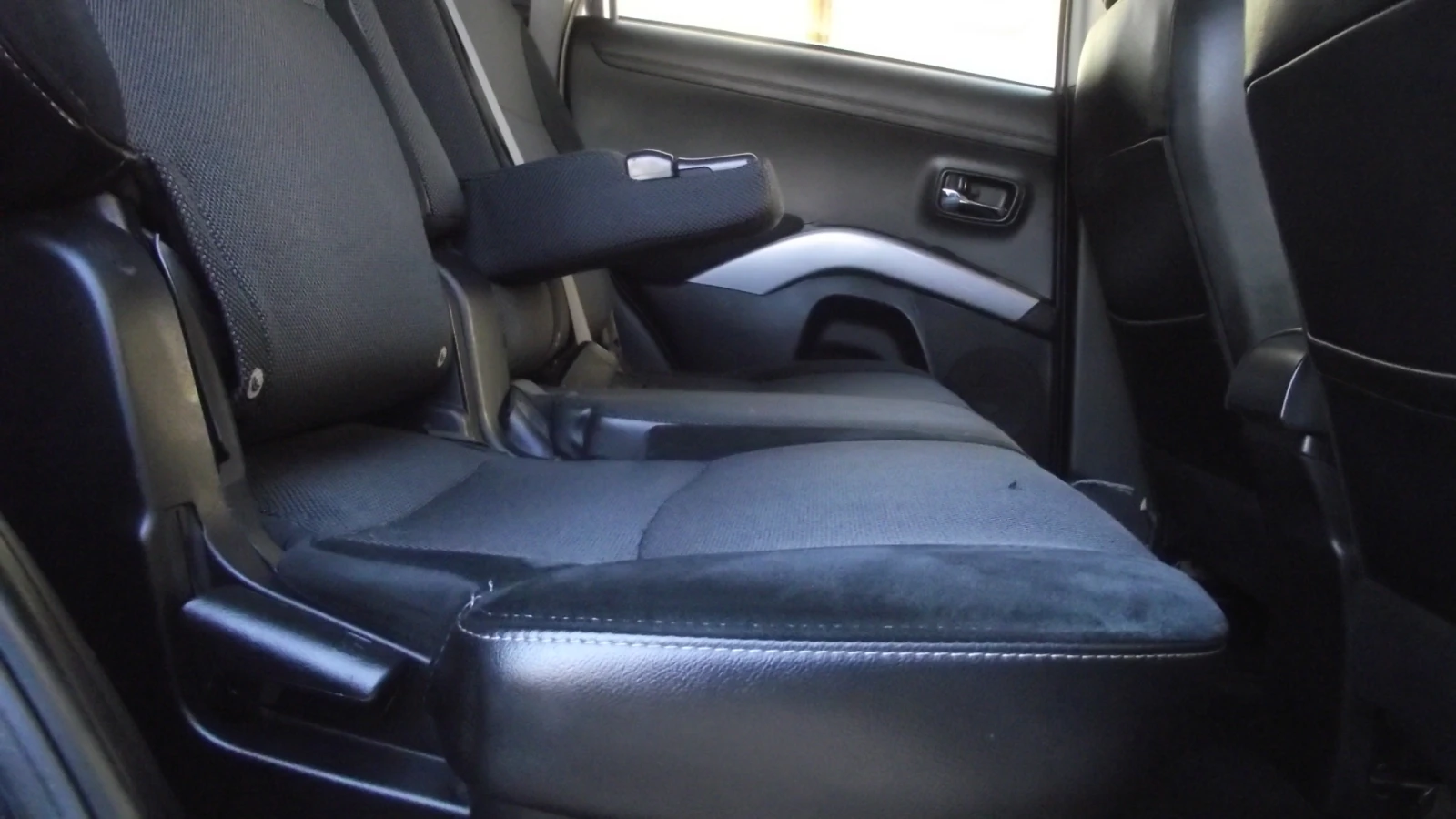 Mitsubishi Outlander 2.0.d.140.k.c.4x4.6.speed., снимка 16 - Автомобили и джипове - 54309198