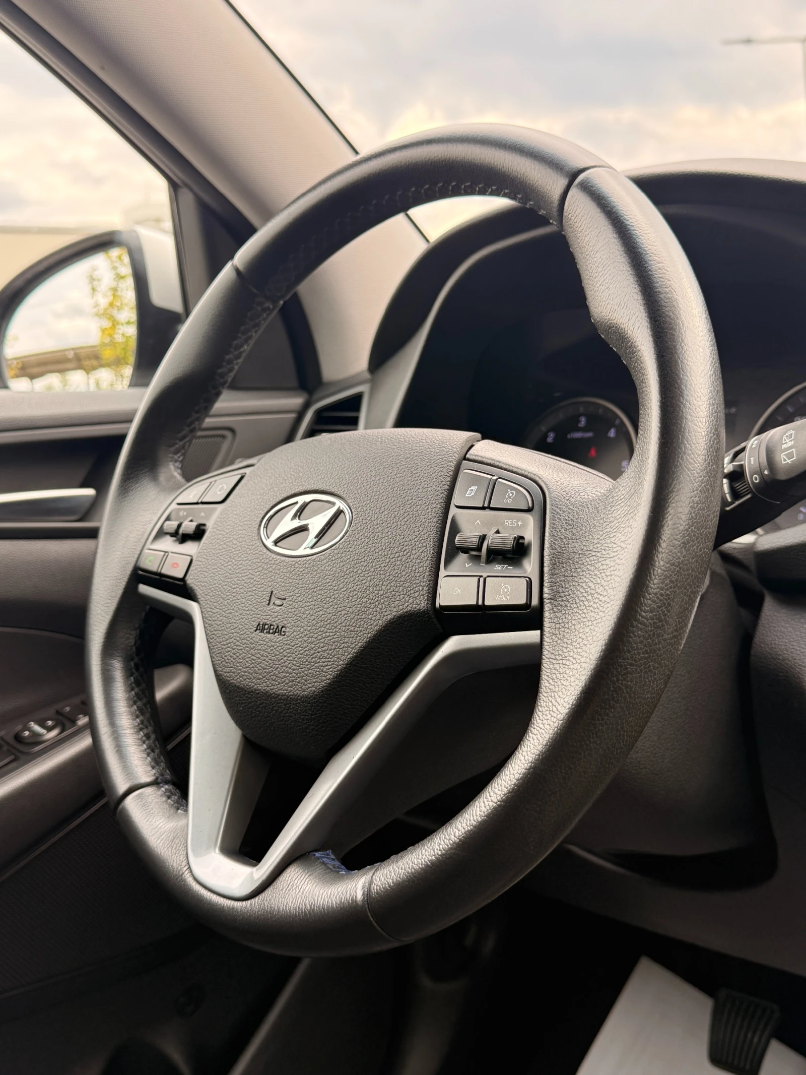 Hyundai Tucson 1.7 CRDI* X-Possible* EURO6* , снимка 11 - Автомобили и джипове - 54367692