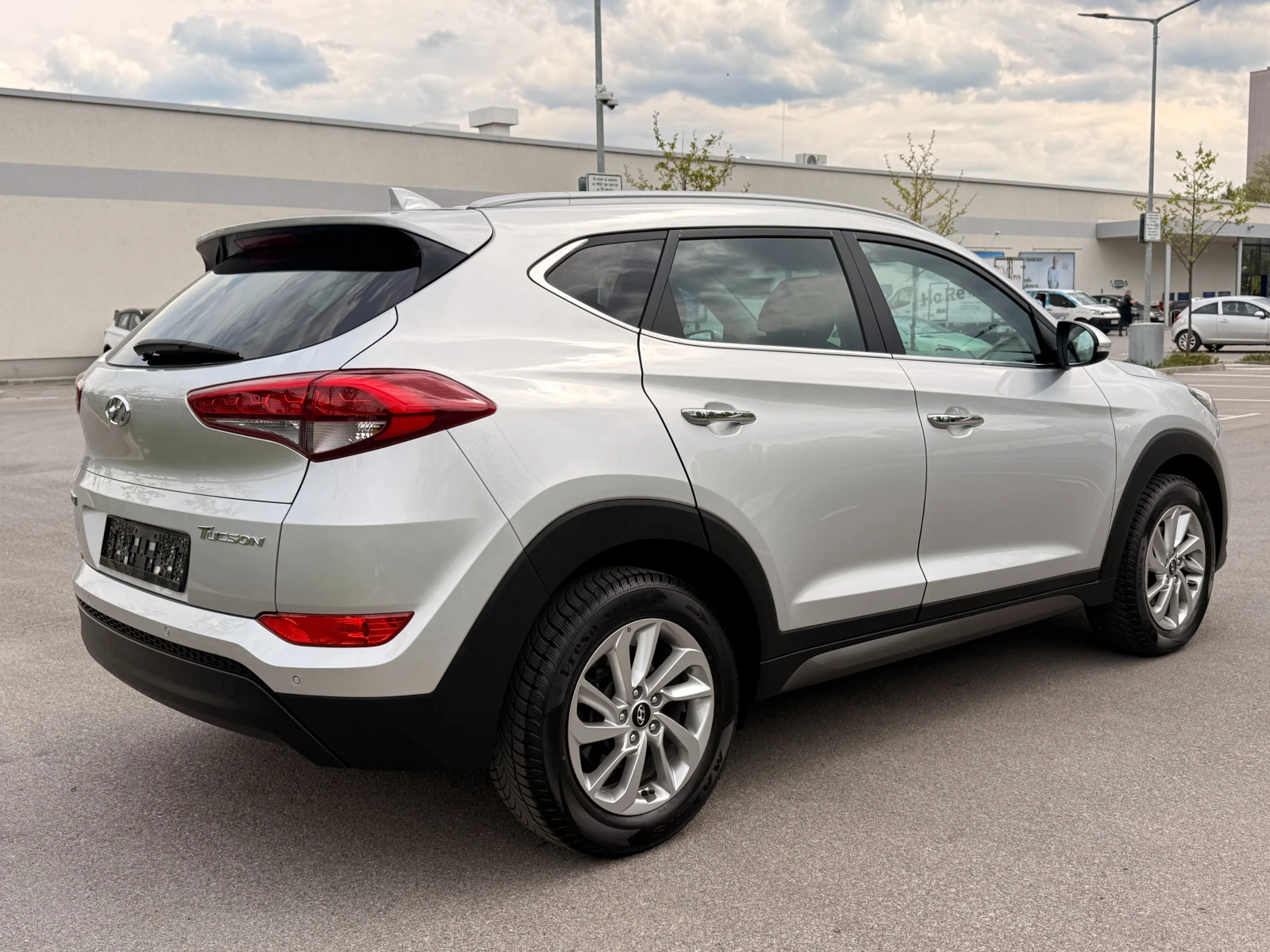 Hyundai Tucson 1.7 CRDI* X-Possible* EURO6* , снимка 4 - Автомобили и джипове - 54367692