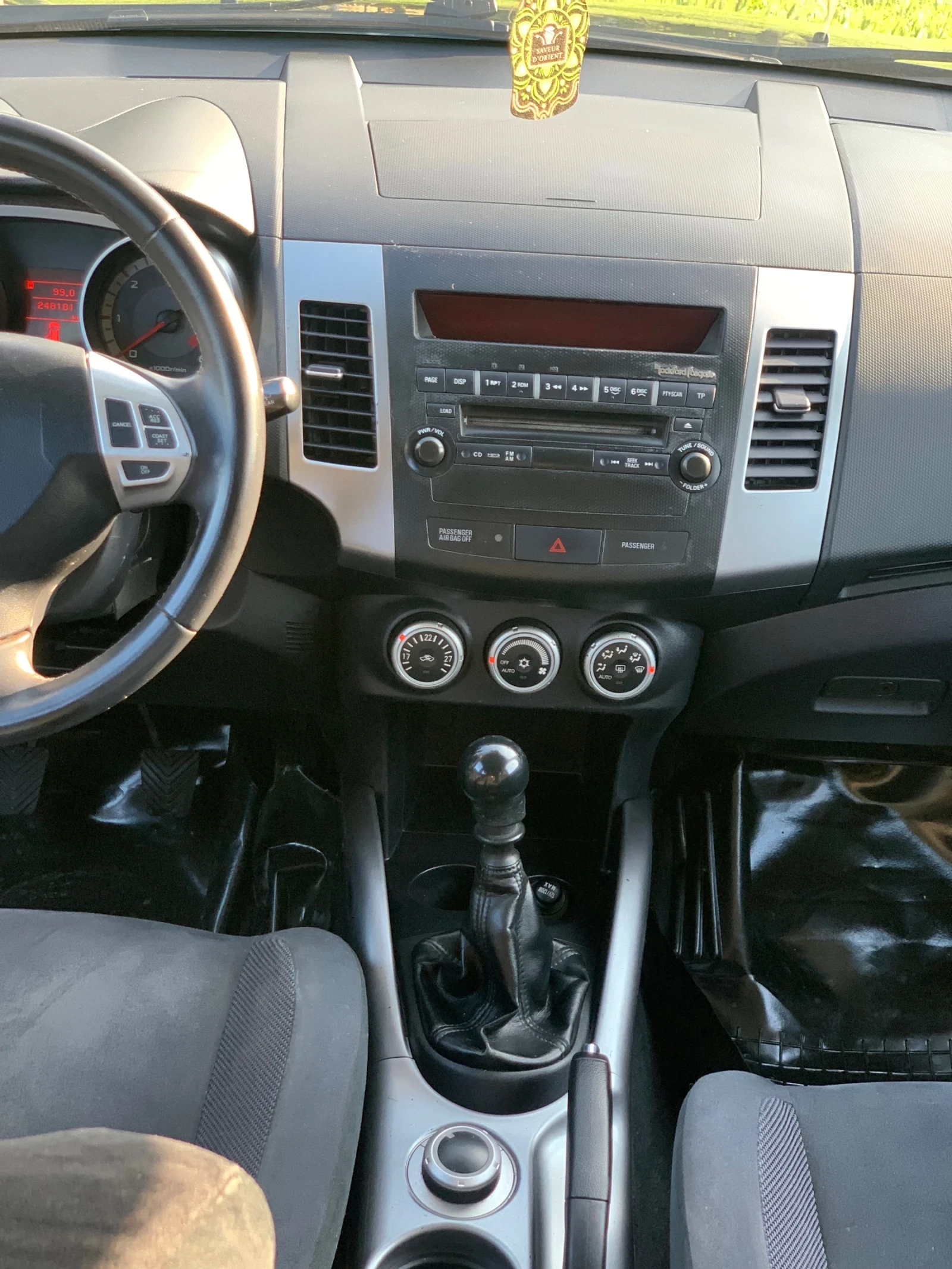 Mitsubishi Outlander 2.2d, 4X4, 7 места, снимка 11 - Автомобили и джипове - 54497410