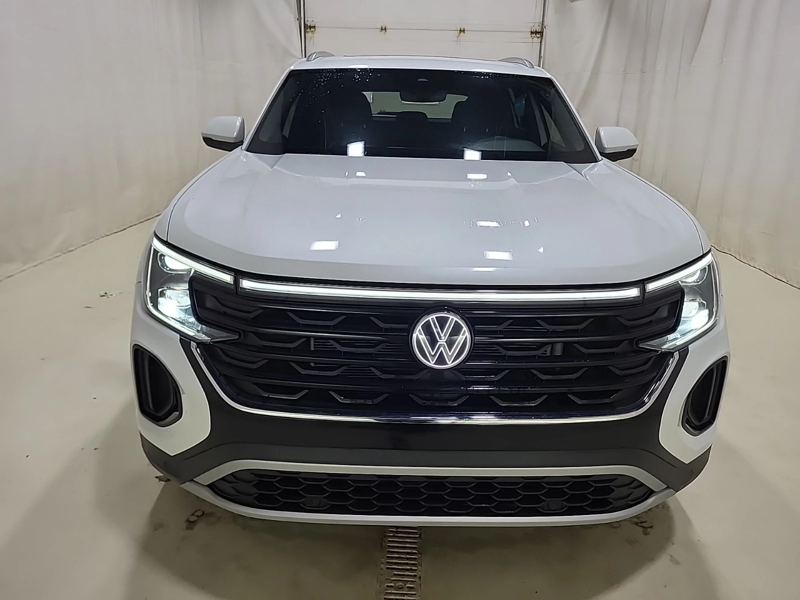 VW Atlas Cross Sport Highline * CARFAX * АВТО КРЕДИТ * , снимка 2 - Автомобили и джипове - 54723216
