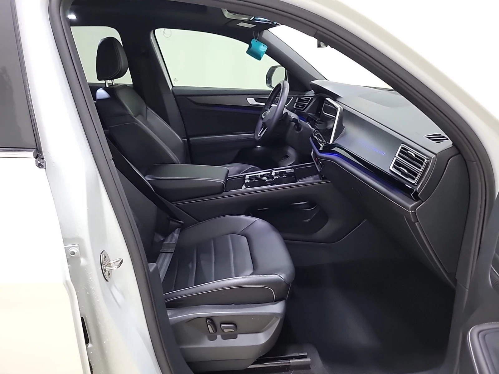 VW Atlas Cross Sport Highline * CARFAX * АВТО КРЕДИТ * , снимка 7 - Автомобили и джипове - 54723216