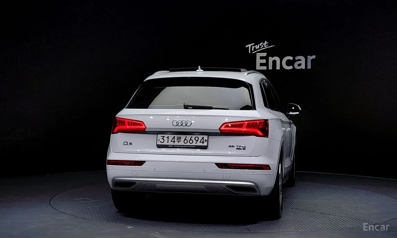 Audi Q5 45 TFSI QUATTRO PREMIUM, снимка 4 - Автомобили и джипове - 54749332