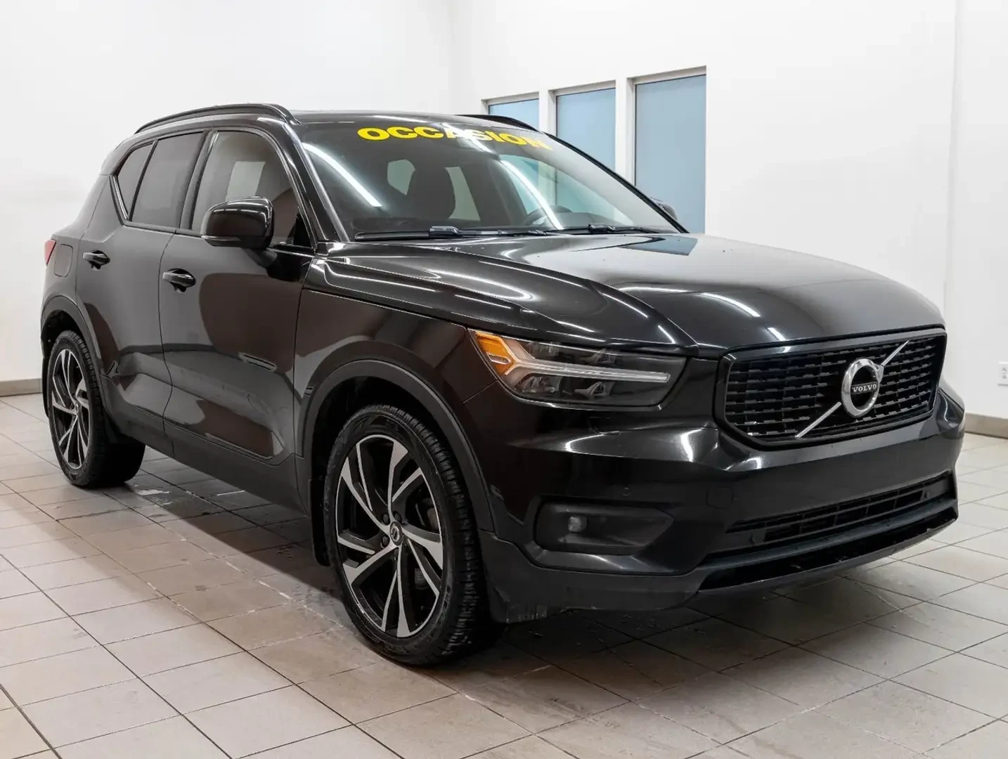 Volvo XC40 R* DESIGN* ДИСТРОНИК* МЪРТВА* ТОЧКА* ПАНОРАМА* , снимка 3 - Автомобили и джипове - 55602652