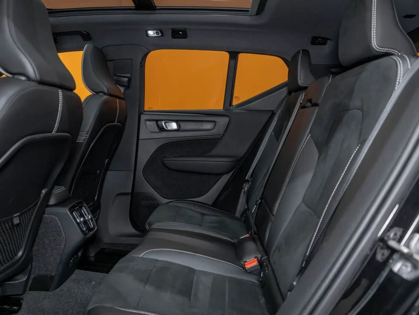 Volvo XC40 R* DESIGN* ДИСТРОНИК* МЪРТВА* ТОЧКА* ПАНОРАМА* , снимка 15 - Автомобили и джипове - 55602652