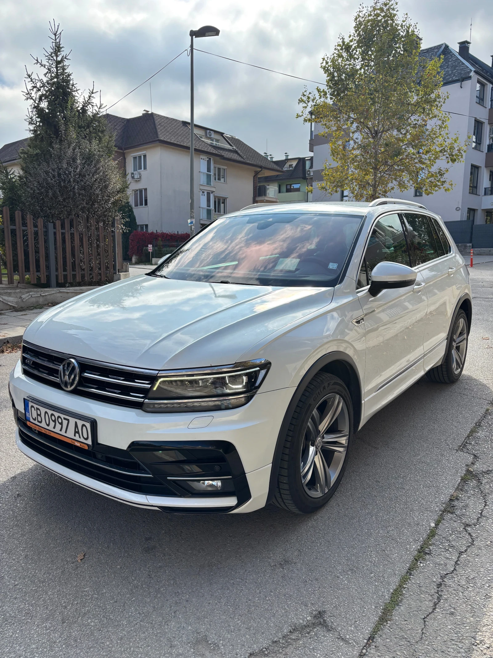 VW Tiguan R-Line, снимка 2 - Автомобили и джипове - 56543055