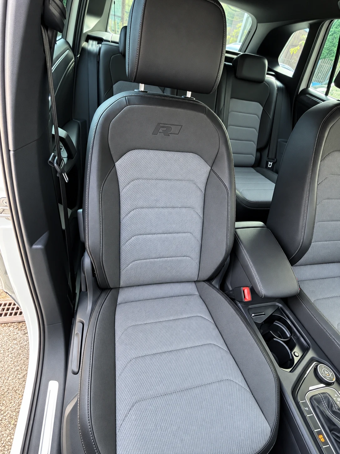 VW Tiguan R-Line, снимка 12 - Автомобили и джипове - 56543055