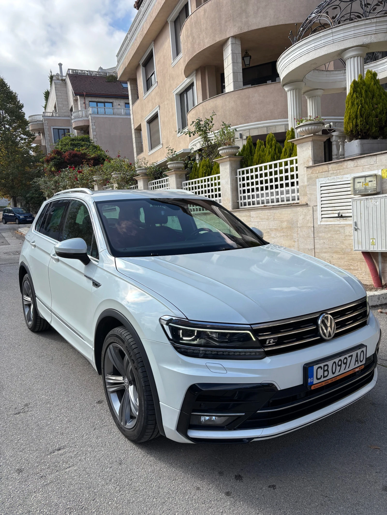 VW Tiguan R-Line, снимка 3 - Автомобили и джипове - 56543055