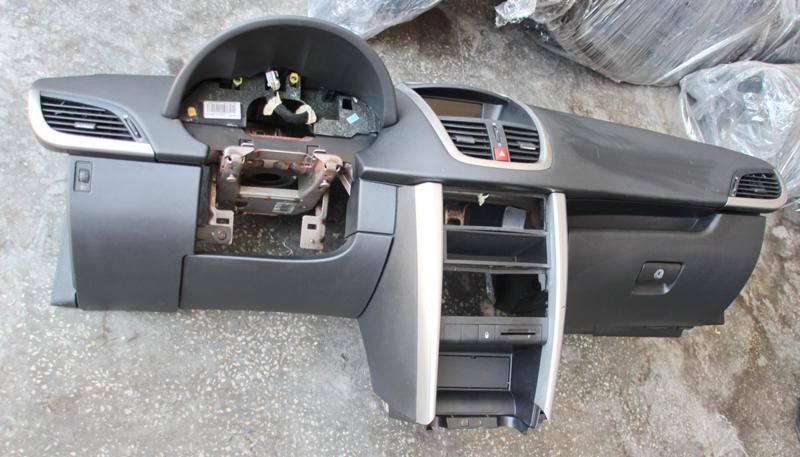 Интериор и аксесоари за Peugeot 207, снимка 1 - Части - 43877498