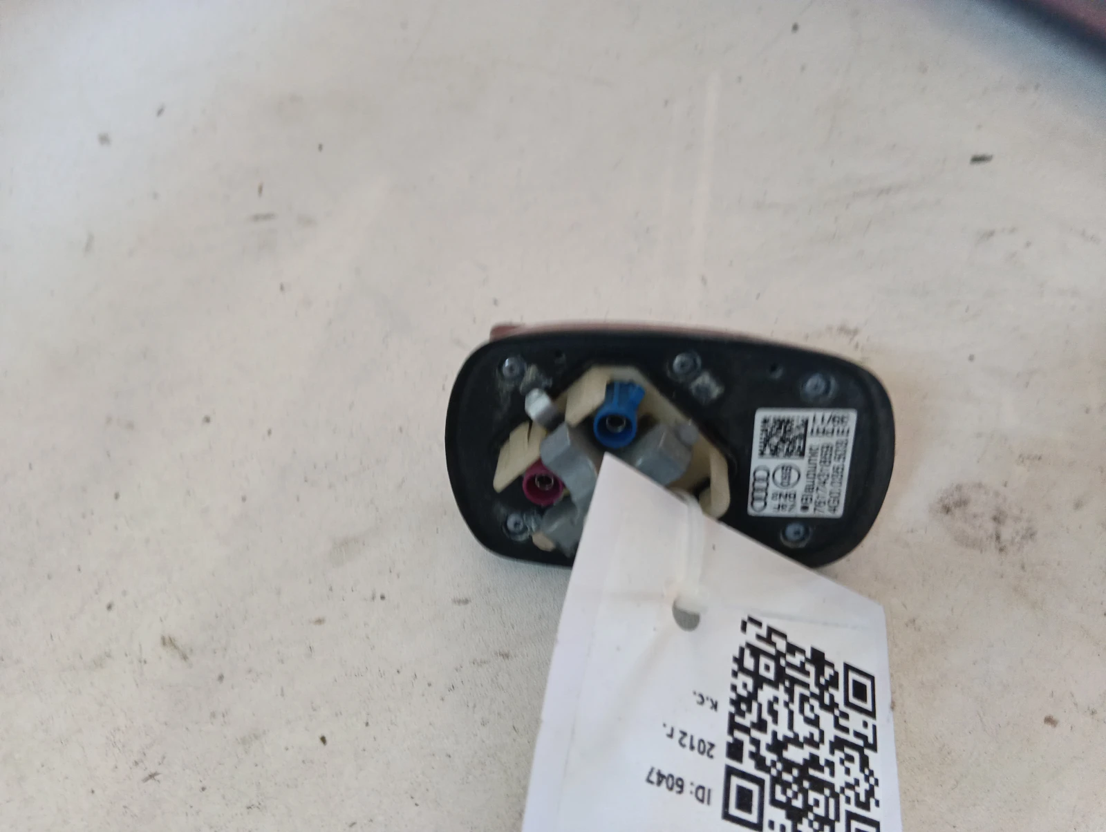 антена 4G0035503E ЧЕРВЕН Audi A7