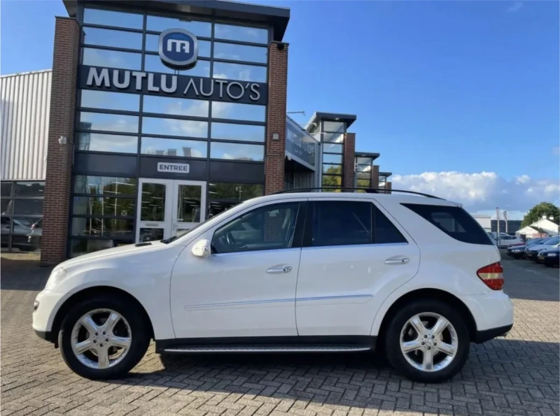 Mercedes-Benz ML 320 Обдухване* Подгрев* Дистроник* Key less-GO* Шибида, снимка 4 - Автомобили и джипове - 47321602