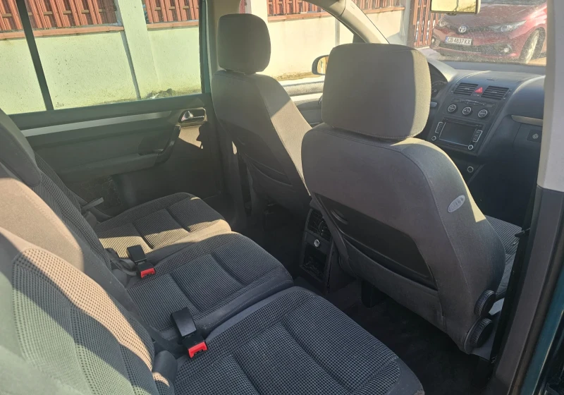 VW Touran 1.9, снимка 8 - Автомобили и джипове - 49272191