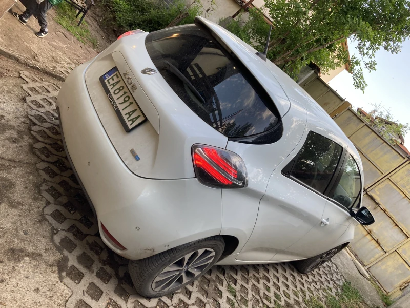 Renault Zoe, снимка 2 - Автомобили и джипове - 51437995