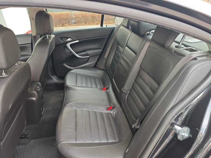 Opel Insignia 2.0 CDTI, снимка 10 - Автомобили и джипове - 53542739