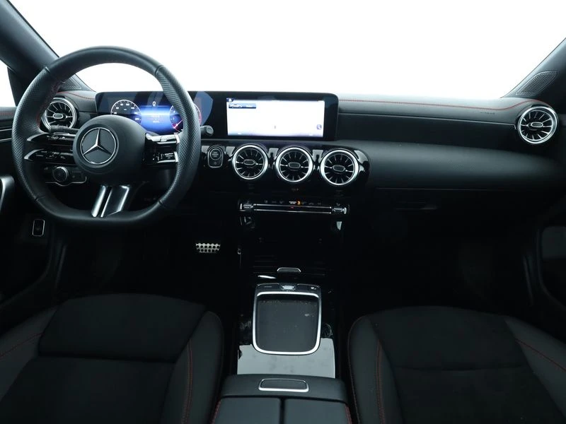 Mercedes-Benz CLA 200 AMG, снимка 9 - Автомобили и джипове - 49176606