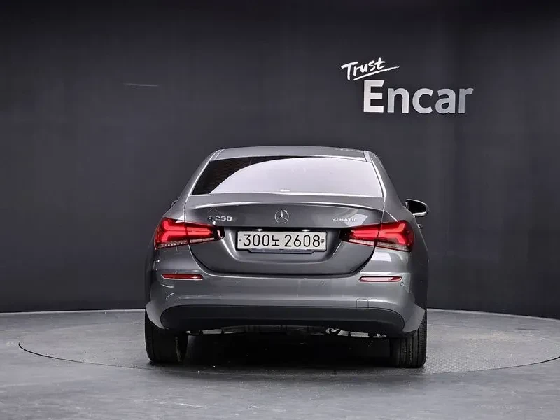 Mercedes-Benz A 250 4Matic Sedan, снимка 4 - Автомобили и джипове - 55951774