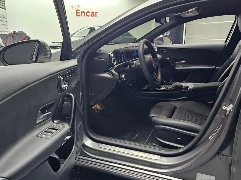 Mercedes-Benz A 250 4Matic Sedan, снимка 10 - Автомобили и джипове - 55951774