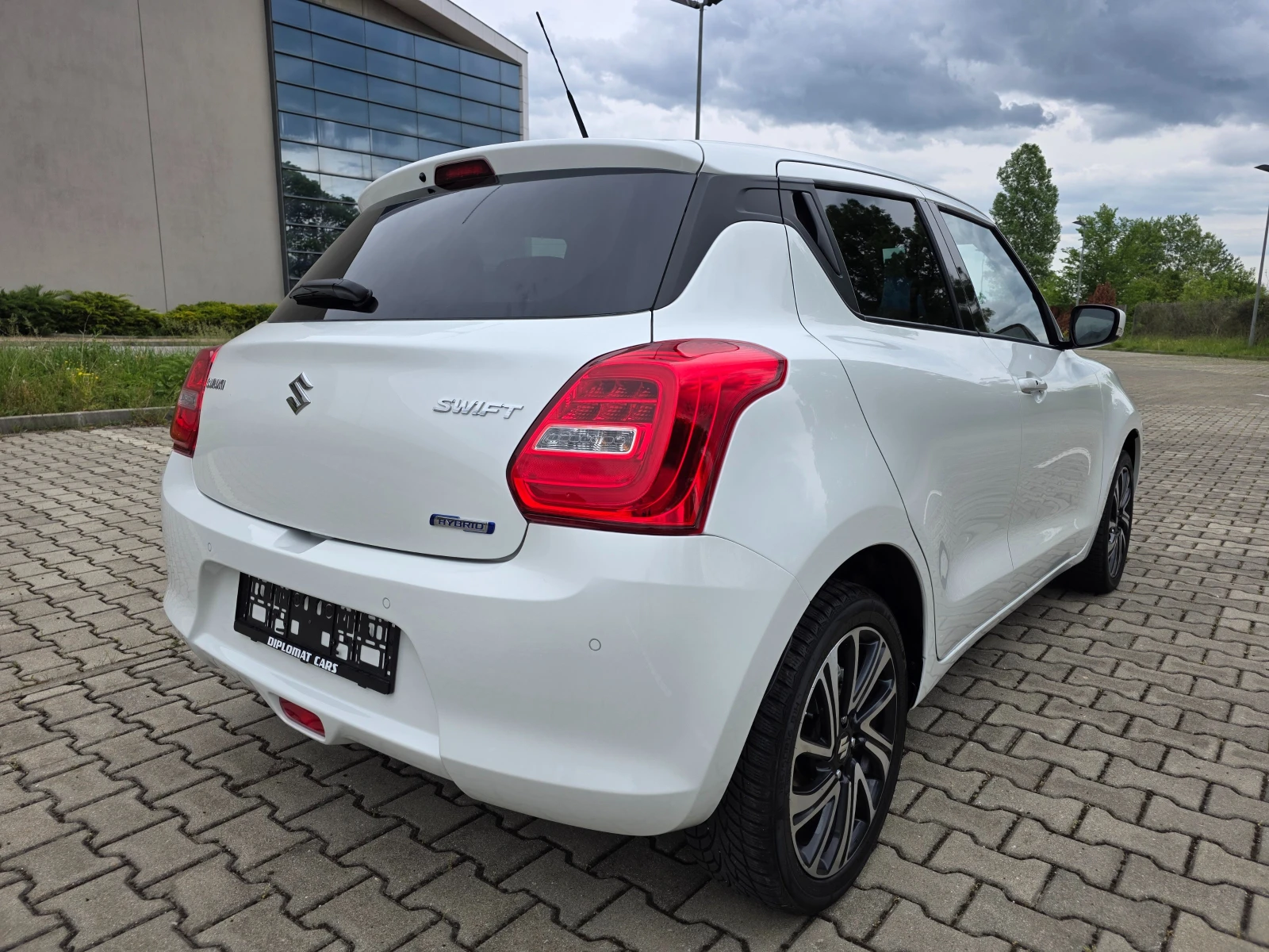Suzuki Swift 1.2I HYBRID - изображение 4