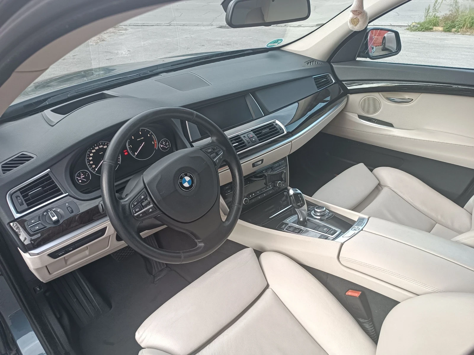 BMW 5 Gran Turismo 530D - изображение 7