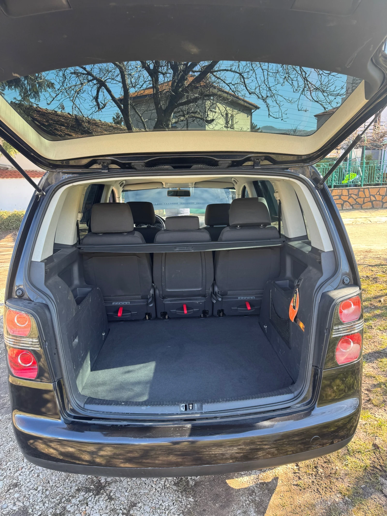 VW Touran, снимка 14 - Автомобили и джипове - 53866820