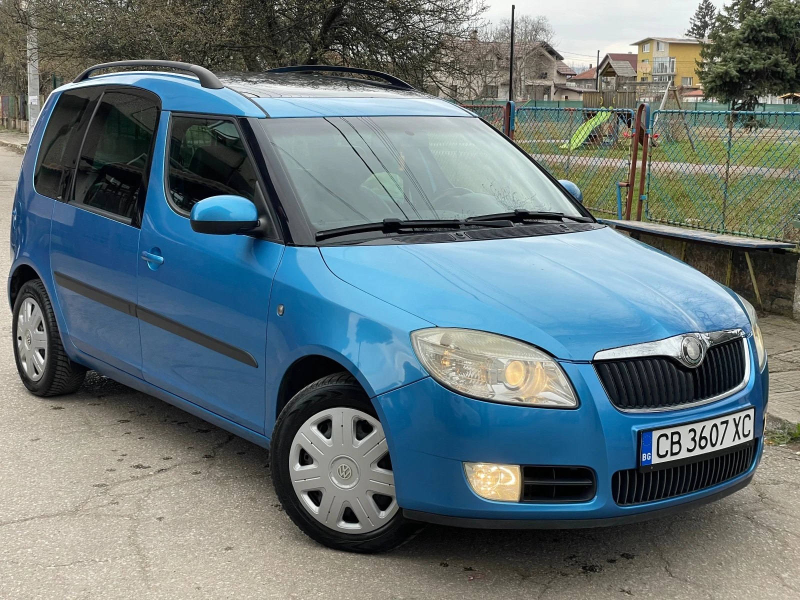 Skoda Roomster 1.6i* 105кс* ГАЗ* клима, снимка 2 - Автомобили и джипове - 53888853