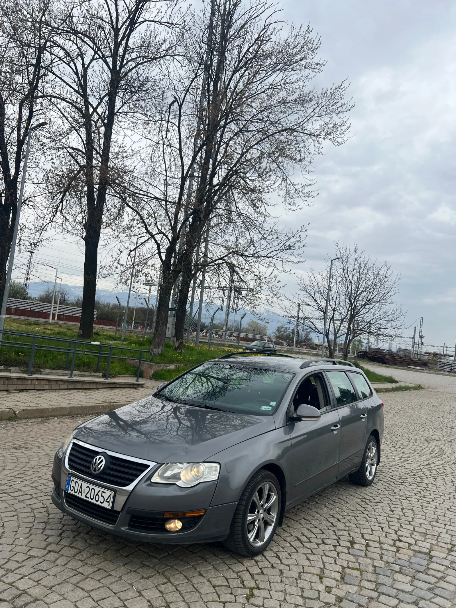 VW Passat 2.0TDI, снимка 2 - Автомобили и джипове - 54218334