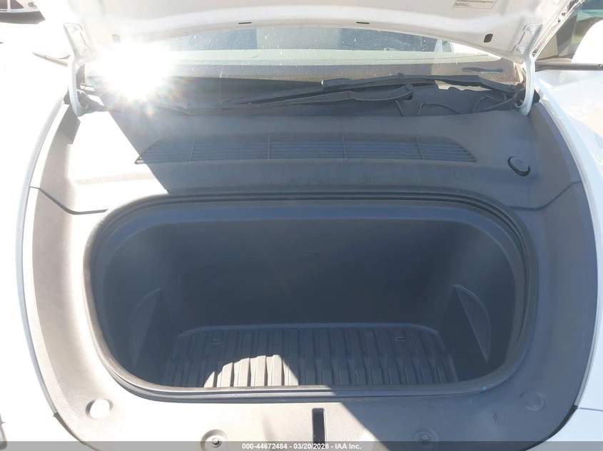 Tesla Model Y Awd/Long Range Dual Motor All-Wheel Drive, снимка 10 - Автомобили и джипове - 54352914