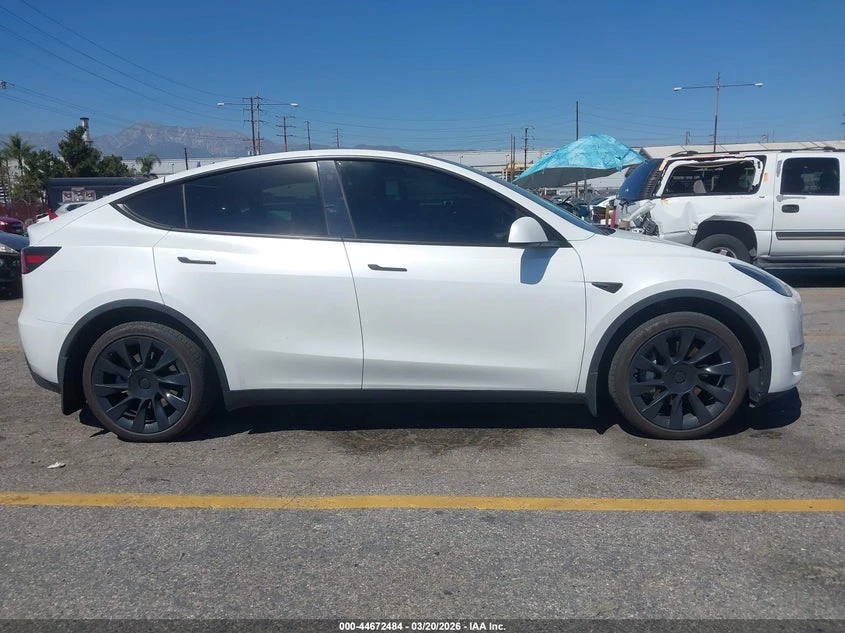 Tesla Model Y Awd/Long Range Dual Motor All-Wheel Drive, снимка 13 - Автомобили и джипове - 54352914